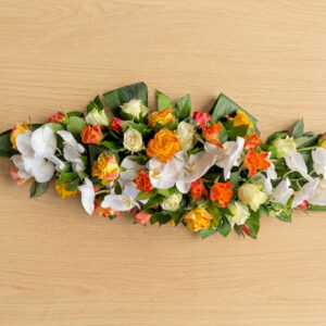 Coussin allongé orange avec orchidées (D09)